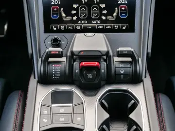 LAMBORGHINI Urus S Bianco Asopo Matt  Dark Package