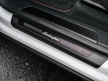 LAMBORGHINI Urus S Bianco Asopo Matt  Dark Package