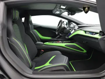 LAMBORGHINI Revuelto GRIGIO TELESTO I STYLEPAKET NERO