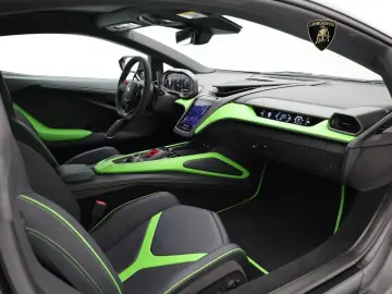 LAMBORGHINI Revuelto GRIGIO TELESTO I STYLEPAKET NERO