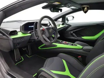 LAMBORGHINI Revuelto GRIGIO TELESTO I STYLEPAKET NERO