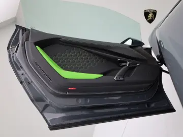 LAMBORGHINI Revuelto GRIGIO TELESTO I STYLEPAKET NERO