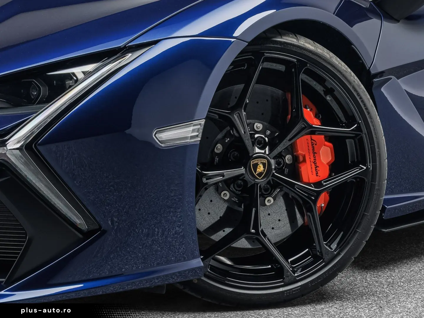 LAMBORGHINI Revuelto