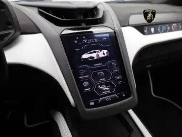 LAMBORGHINI Revuelto MY24 I VIOLA ALETHEIA I AD PERSONAM I B