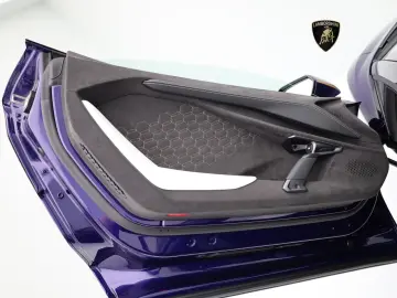 LAMBORGHINI Revuelto MY24 I VIOLA ALETHEIA I AD PERSONAM I B