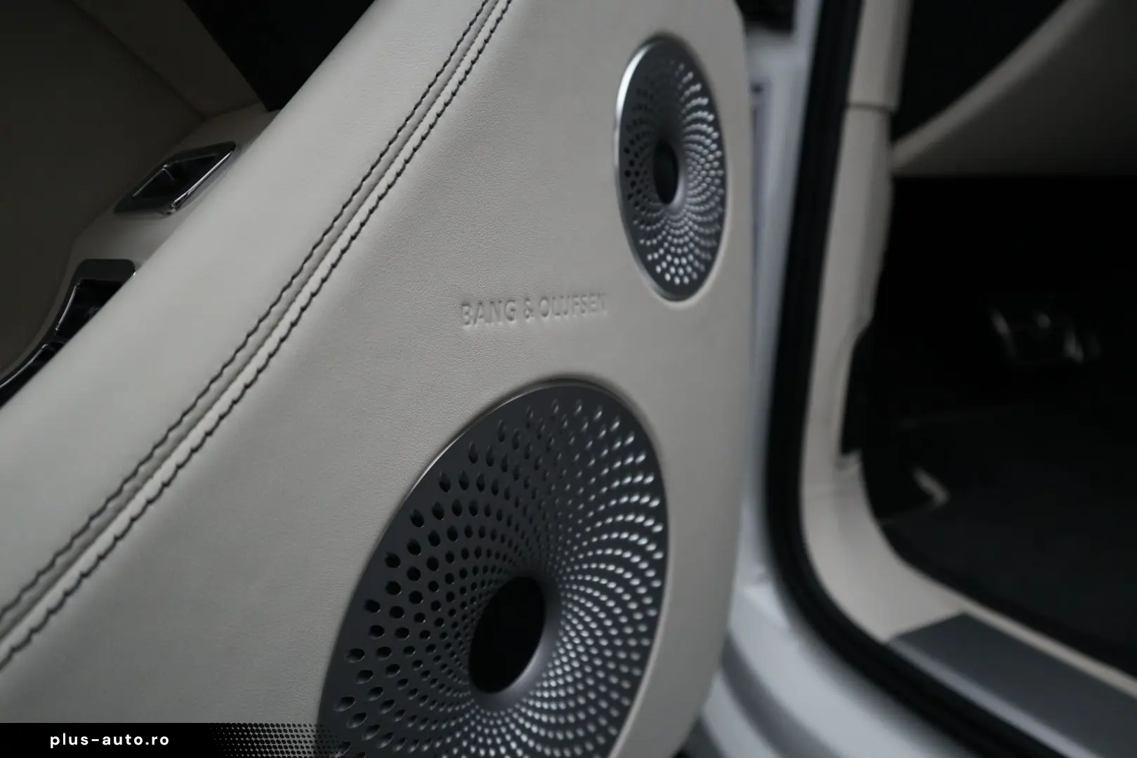 BENTLEY Bentayga V8 EWB Azure  Airline Seats B&O