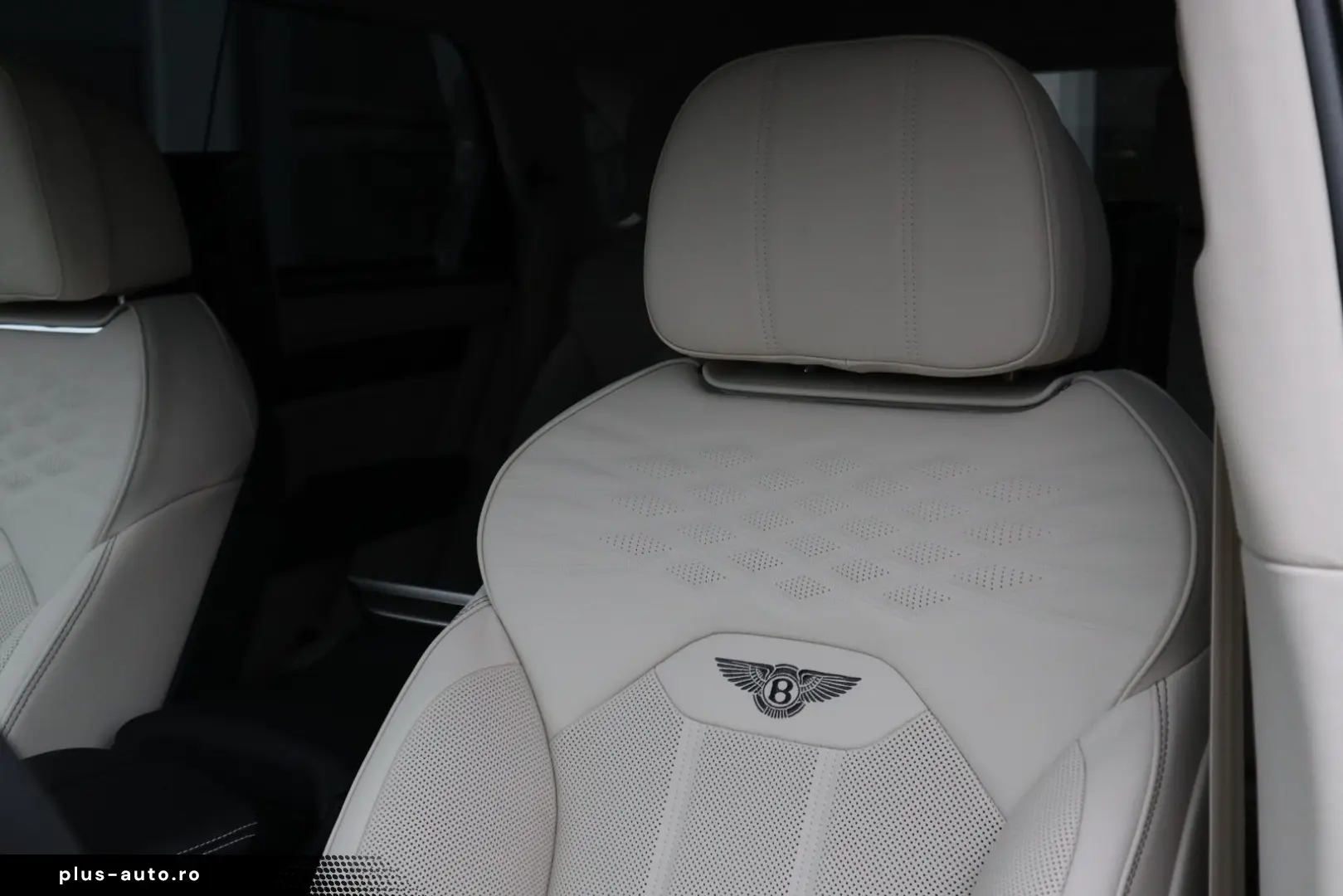 BENTLEY Bentayga V8 EWB Azure  Airline Seats B&O