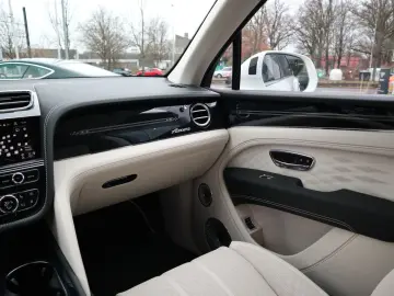 BENTLEY Bentayga V8 EWB Azure  Airline Seats B&O