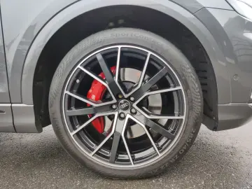 Audi SQ8 4.0 TFSI Tiptr.  Matrix LED  AHK  HUD  Pano