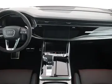 Audi RSQ8 performance