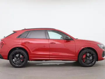 Audi RSQ8 performance