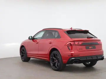 Audi RSQ8 performance
