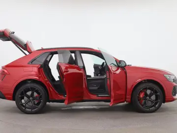 Audi RSQ8 performance