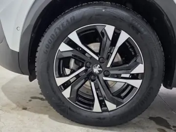 PEUGEOT 2008 PureTech 130 EAT8 Allure
