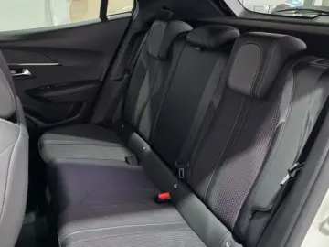 PEUGEOT 2008 PureTech 130 EAT8 Allure