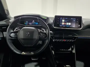 PEUGEOT 2008 PureTech 130 EAT8 Allure