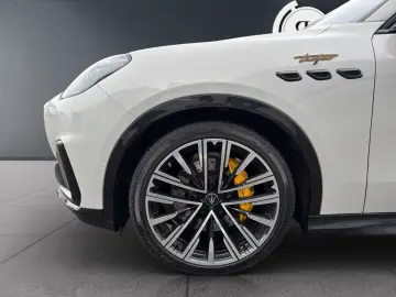 MASERATI Grecale 3.0 V6 Trofeo Auto 4WD EINZEL-STÜCK