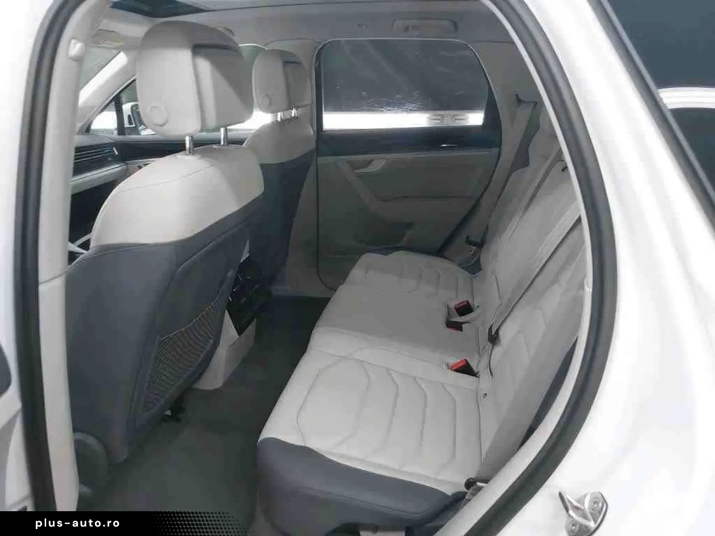 VW Touareg Elegance 3.0 TDI Leder AHK Pano LED