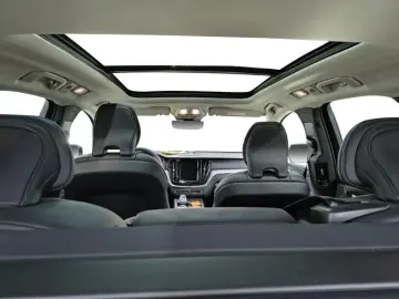 VOLVO XC60 T8 Ultra Dark Plug-In Hybrid AWD