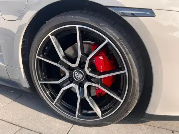 PORSCHE Taycan 4S S   Garantie   unfallfrei   111-Punkte