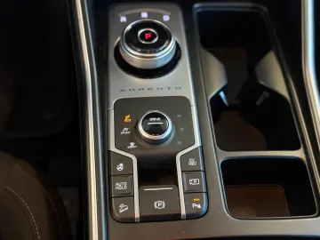 KIA SORENTO VISION 4WD PLUG-IN HYBRID NAVI LED ACC