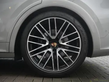 PORSCHE E-Hybrid Coupé SPORTDESIGN-PAKET-INNO-BOSE-22 T