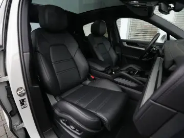 PORSCHE E-Hybrid Coupé SPORTDESIGN-PAKET-INNO-BOSE-22 T