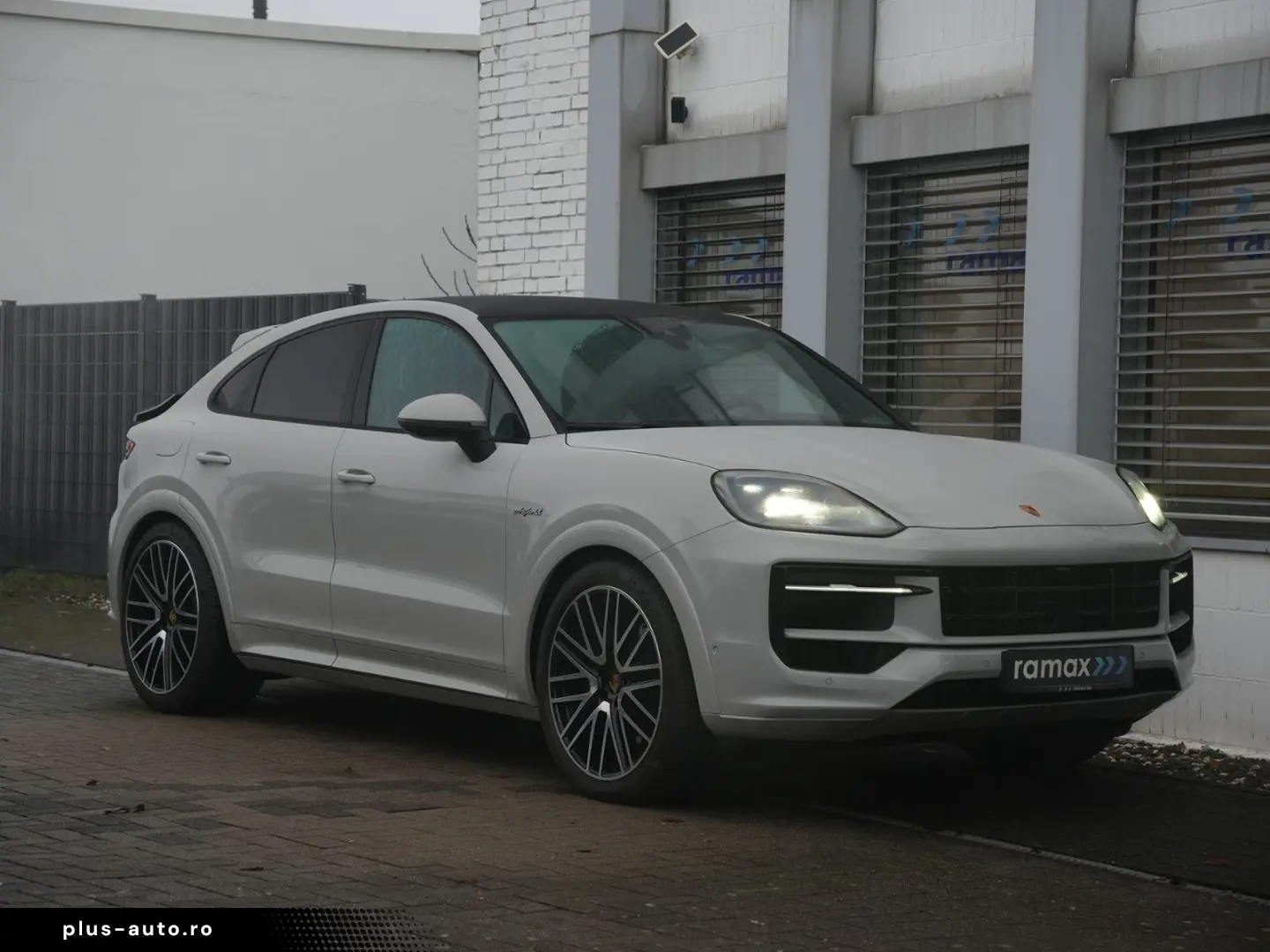 PORSCHE E-Hybrid Coupé SPORTDESIGN-PAKET-INNO-BOSE-22 T
