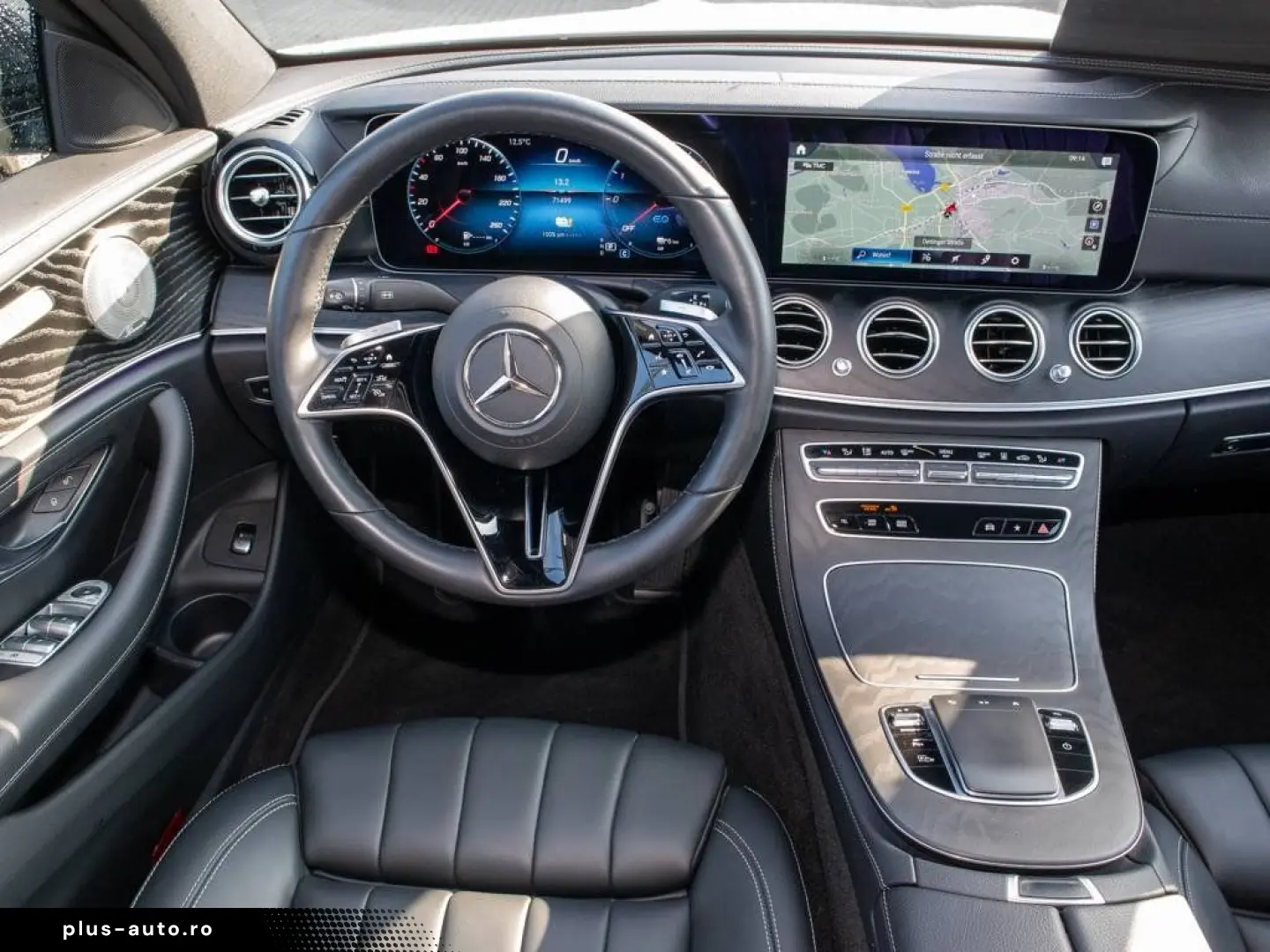 MERCEDES-BENZ E 300 de 4M AMG Distr Pano AHK Burm. Widescr