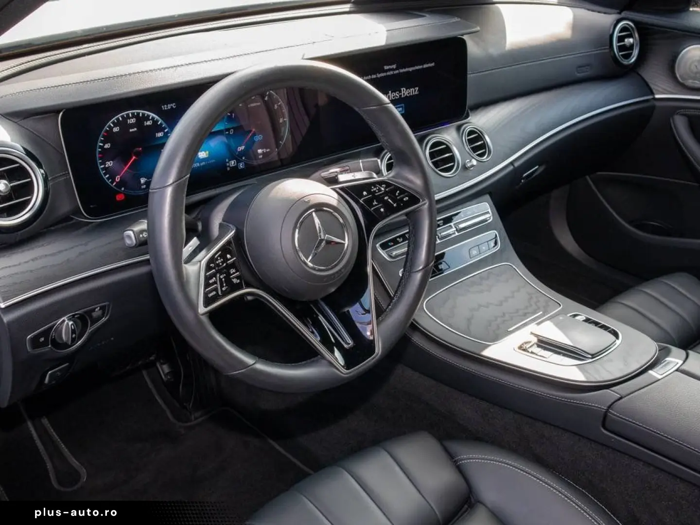 MERCEDES-BENZ E 300 de 4M AMG Distr Pano AHK Burm. Widescr