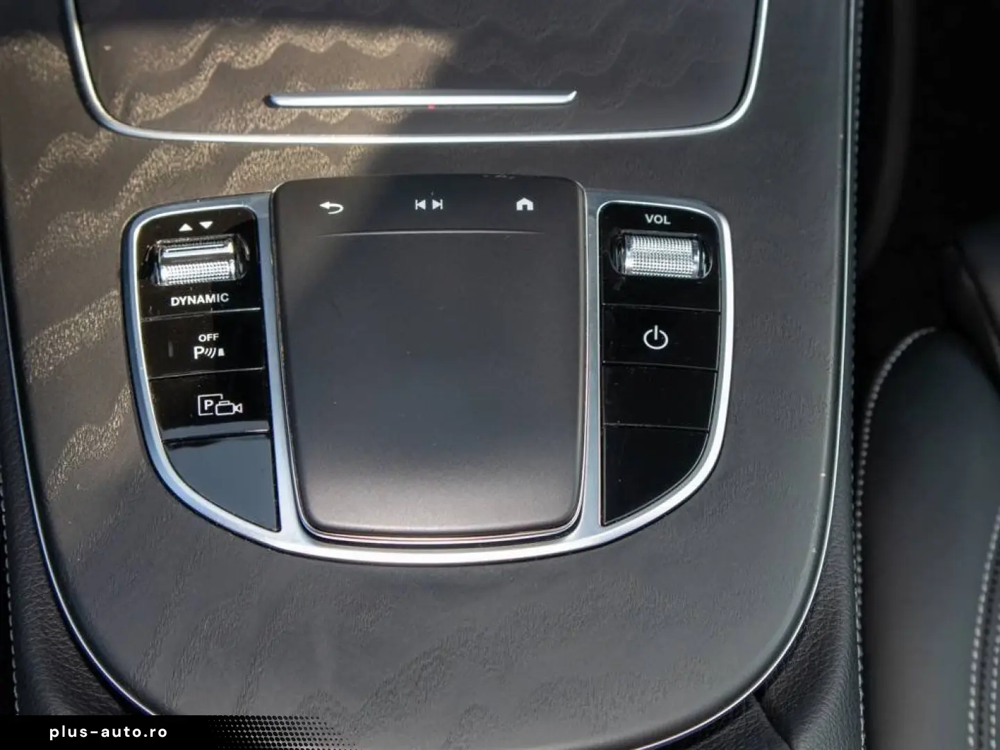 MERCEDES-BENZ E 300 de 4M AMG Distr Pano AHK Burm. Widescr