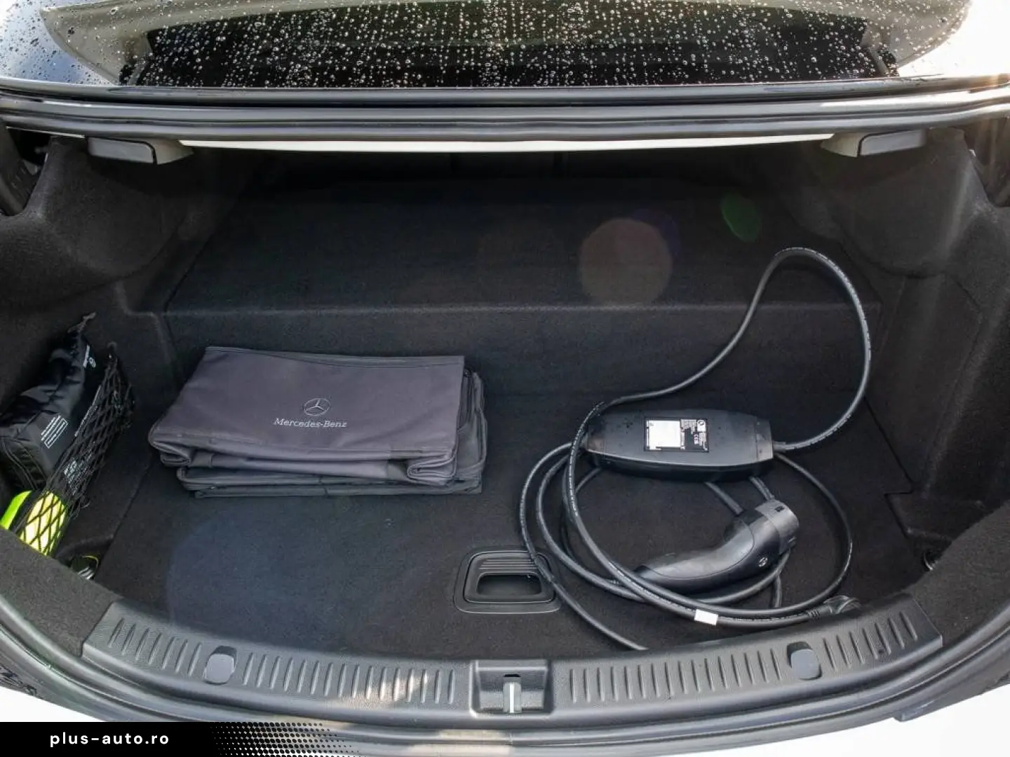 MERCEDES-BENZ E 300 de 4M AMG Distr Pano AHK Burm. Widescr