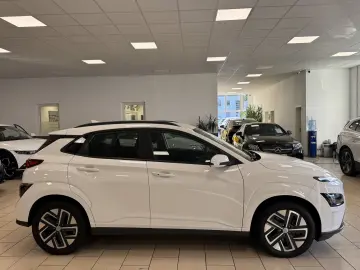 HYUNDAI Kona Select 2WD ACC CarPlay Cam WinterP. SOH100%