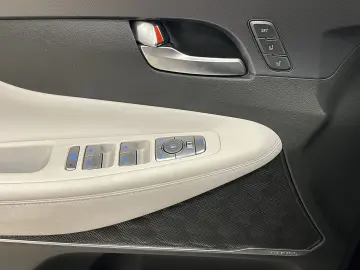 HYUNDAI Santa Fe Signature AWD Leder 360 Cam CarPlay ACC