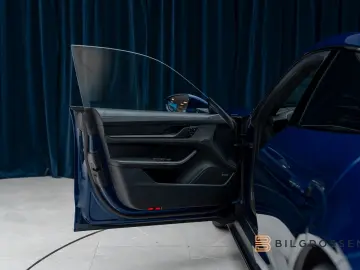 PORSCHE Taycan GTS DD P-Display Pano BOSE 18-Way 360