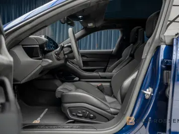 PORSCHE Taycan GTS DD P-Display Pano BOSE 18-Way 360