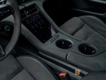 PORSCHE Taycan GTS DD P-Display Pano BOSE 18-Way 360