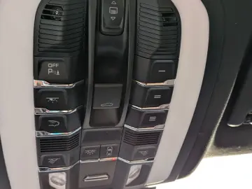 PORSCHE ES MUSS NICHT IMMER SCHWARZ SEIN