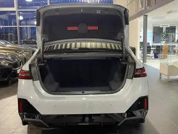 BMW 520d M Sport Pro K.Zg HUD Pano A-LED 360  21  HK