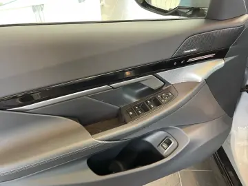 BMW 520d M Sport Pro K.Zg HUD Pano A-LED 360  21  HK