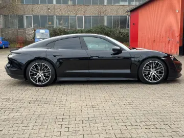 PORSCHE Taycan Luft Matrix Leder Pano Memory ACC 8-Fach