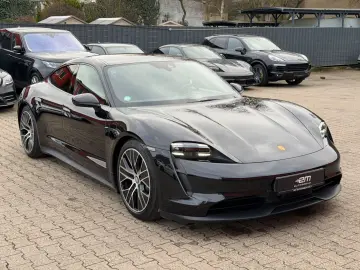 PORSCHE Taycan Luft Matrix Leder Pano Memory ACC 8-Fach