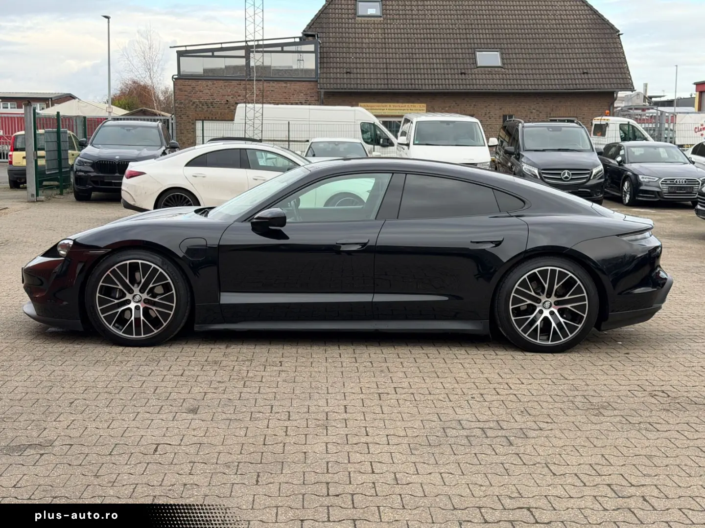 PORSCHE Taycan Luft Matrix Leder Pano Memory ACC 8-Fach