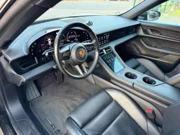 PORSCHE Taycan Luft Matrix Leder Pano Memory ACC 8-Fach