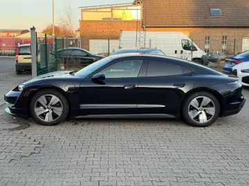 PORSCHE Taycan Luft Matrix Leder Pano Memory ACC 8-Fach