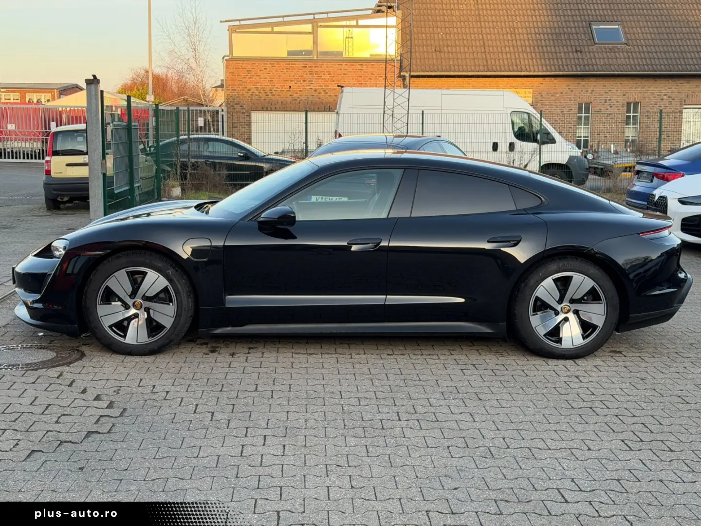 PORSCHE Taycan Luft Matrix Leder Pano Memory ACC 8-Fach