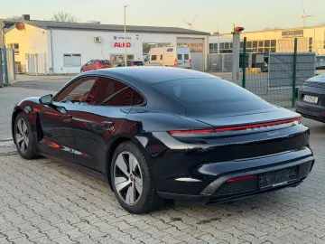 PORSCHE Taycan Luft Matrix Leder Pano Memory ACC 8-Fach