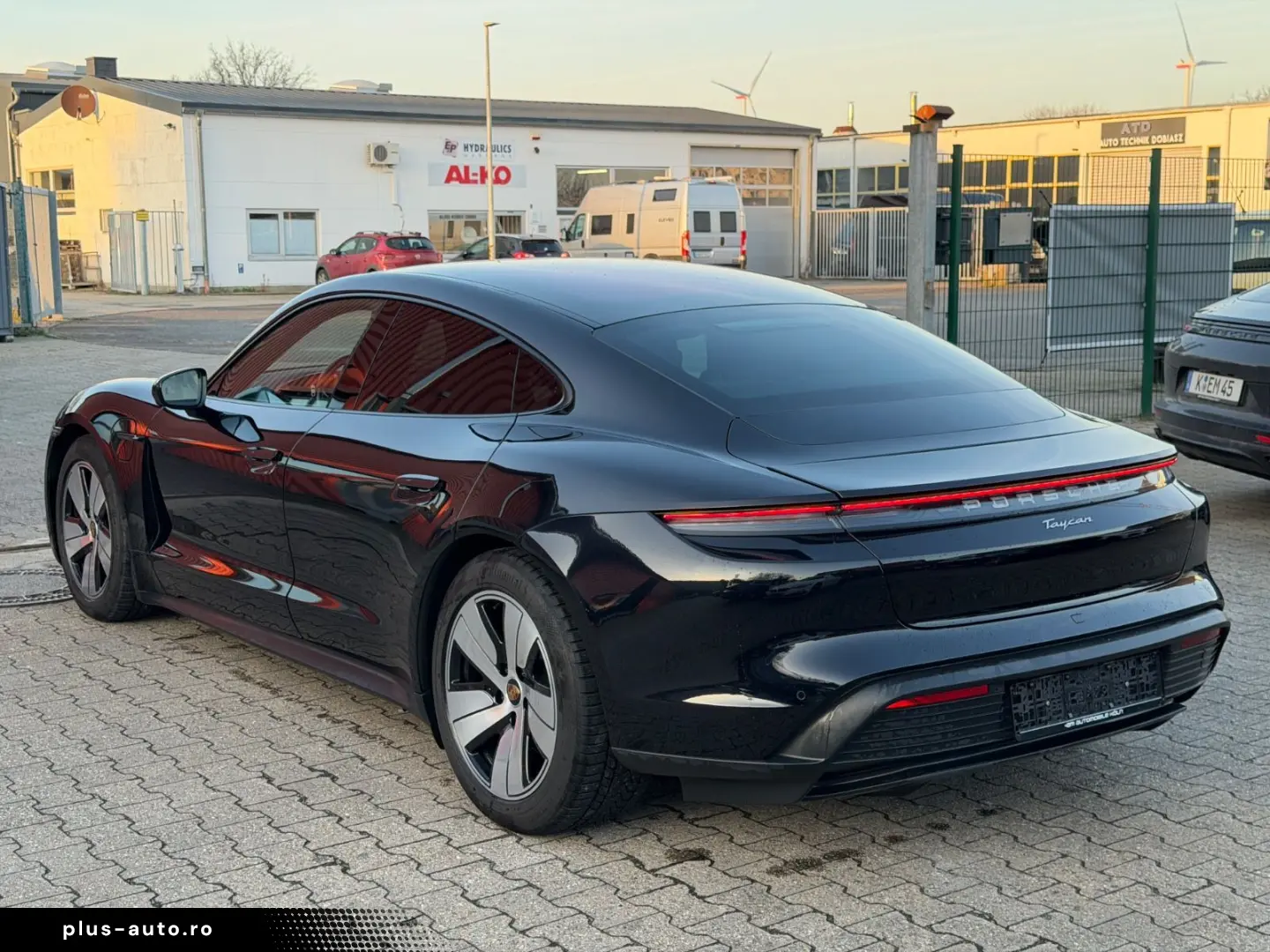 PORSCHE Taycan Luft Matrix Leder Pano Memory ACC 8-Fach