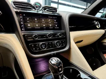 BENTLEY Bentayga V8 NAIM PANO MASSAGE STANDHZG ACC NACHT