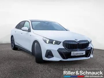 BMW 520i M-Sport H K ACC HUD SITZBELÜFTUNG PANO 360